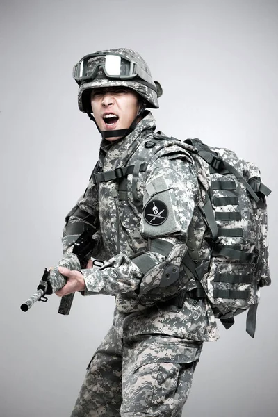 Armed Soldier Holding Rifle — Stock Photo, Image