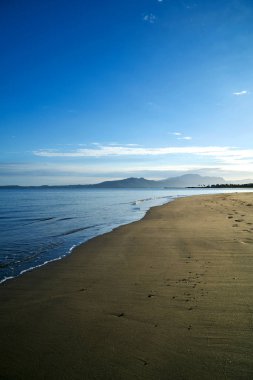 Fiji'de bir sahil beldesi.            