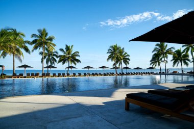 Fiji'de bir sahil beldesi.            