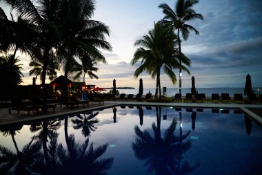 Fiji'de bir sahil beldesi.            