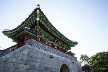 Deokjin Kalesi, Joseon Hanedanlığı döneminde bir askeri savunma tesisidir..