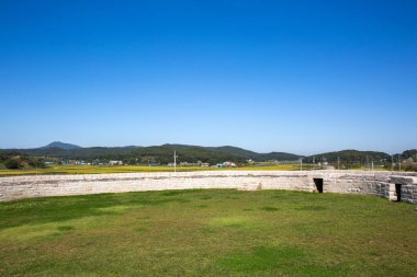 Yongjin Kalesi, Joseon Hanedanlığı döneminde bir askeri savunma tesisidir..
