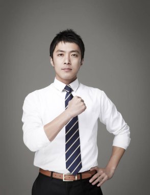 İş adamı. 30 'lu yaşlarda Koreli bir adamın iş imajı..