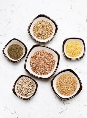 Darı, tilki kuyruğu darı, karabuğday, darı, kahverengi pirinç, adlay