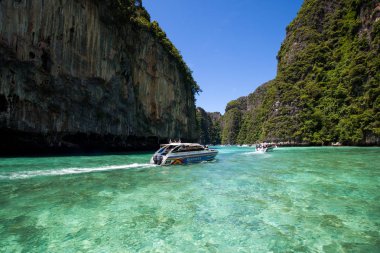 Phi Phi Adaları Tayland 'da ünlü bir tatil yeridir..