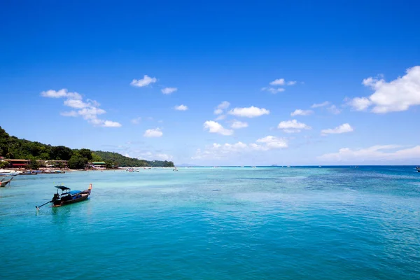 Phi Phi Adaları Tayland 'da ünlü bir tatil yeridir..