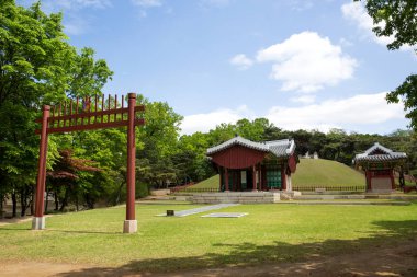 Yeonghwiwon ve Sunginwon Mezarlığı Joseon Hanedanlığı 'nın bir kralının mezarıdır..