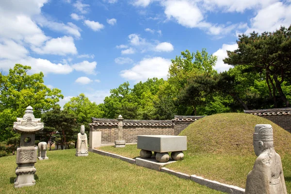 Grobowce Yeonghwiwon Sunginwon Grobowiec Króla Dynastii Joseon — Zdjęcie stockowe