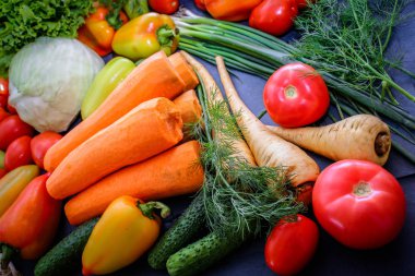 Gıda fotoğrafçılığı sonbahar renkli parlak ve taze sebze ve kökleri Vegetables.A zengin çeşitli zengin çeşitli.