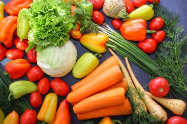 Gıda fotoğrafçılığı sonbahar renkli parlak ve taze sebze ve kökleri Vegetables.A zengin çeşitli zengin çeşitli.