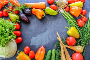 Gıda fotoğrafçılığı sonbahar renkli parlak ve taze sebze ve kökleri Vegetables.A zengin çeşitli zengin çeşitli.