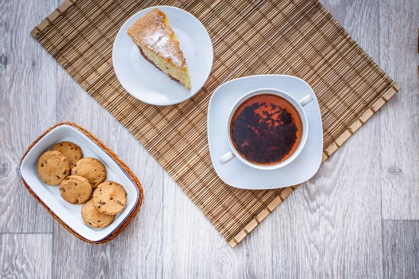 Bolo Ameixa Biscoito Recém Assado Uma Xícara Quente — Fotografia de Stock