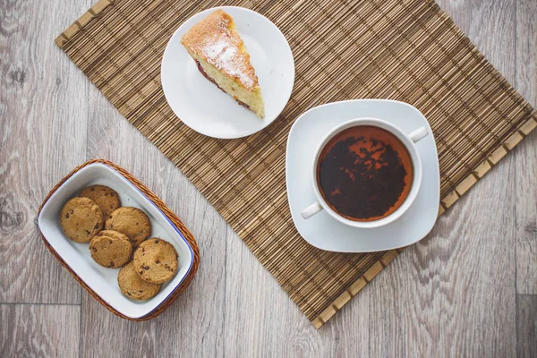 Bolo Ameixa Biscoito Recém Assado Uma Xícara Quente — Fotografia de Stock