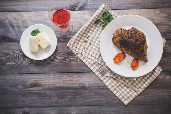 Carne Horno Especias Plato Zanahorias Horneadas Durante Mucho Tiempo Una — Foto de Stock