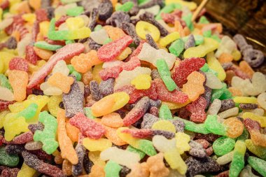 Hayvanlar yarın yeşil kırmızı tonları şeklinde şekerlenmiş sakızlı marmelat