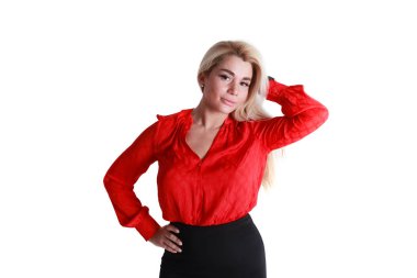 Beyaz arka plan kız manken üzerinde yalıtım. Beyaz bir arka plan kırmızı kazaklı kız. Kafasına ne kadar sürer.