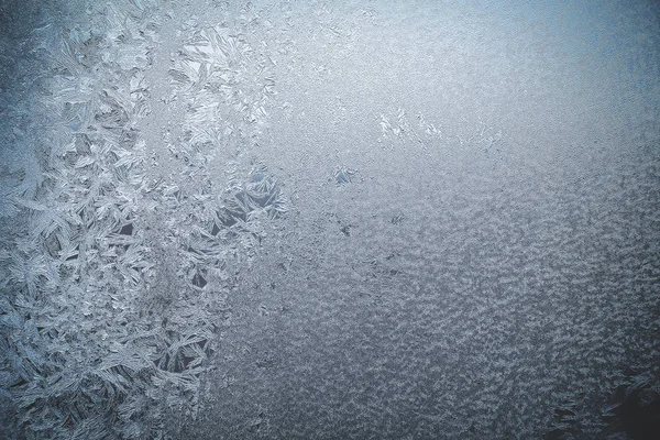 Textura de escarcha y hielo sobre vidrio como patrón y ornamento de un — Foto de Stock