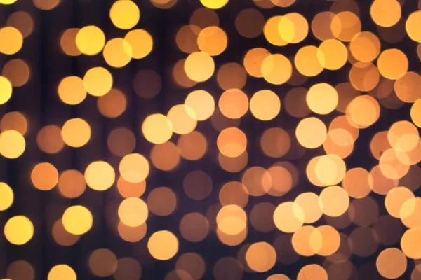 mor bir arka plan üzerinde parlak daireler, bulanıklık ışıkları, bokeh