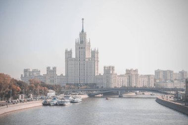 Bu yaz Moskova 'da. Hepsi orman yangınları yüzünden duman içinde. Orada p var