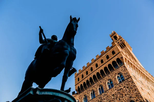 Lav Vinkel Visning Statuen Cosimo Medici Firenze Italien - Stock-foto