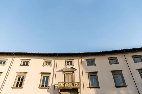 Maison Dans Vieille Ville Avec Ciel Bleu Pise Italie — Photo gratuite