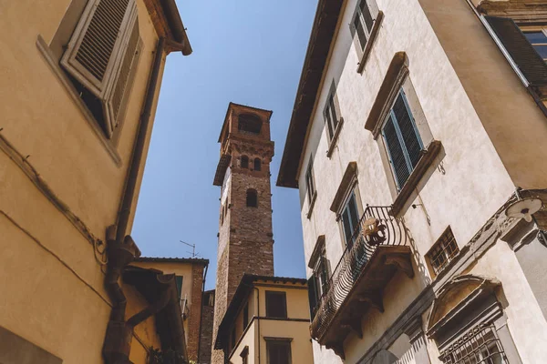 Rue Étroite Dans Ville Européenne Antique Pise Italie — Photo gratuite