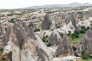 Göreme Milli Parkı, Kapadokya, Türkiye'de tuhaf kaya oluşumları ile görkemli manzara