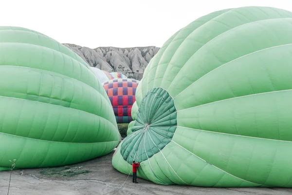土耳其的天空 2018年5月 人的高角度看法工作与热气球在土耳其的空中气球 — 图库照片