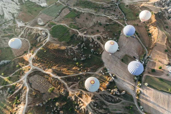 カッパドキア トルコ 2018 有名なギョレメ国立公園 カッパドキア トルコ上空の熱気球の平面図 — ストック写真