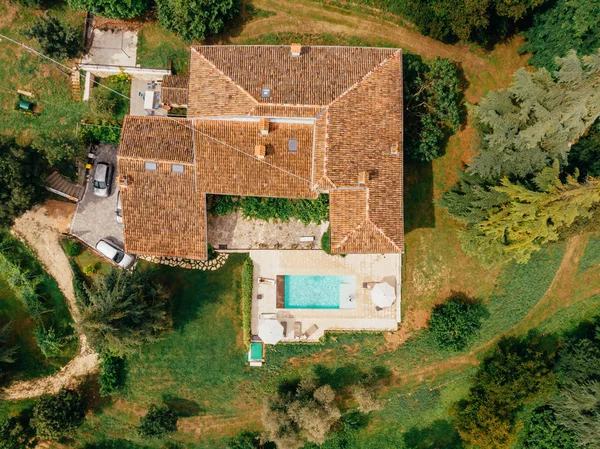 Vista Superior Pareja Descansando Piscina Cerca Villa Italia — Foto de Stock