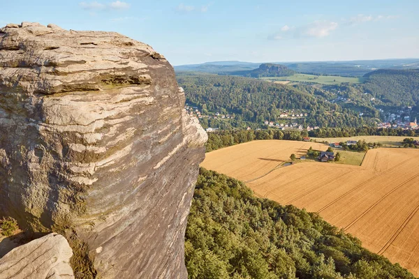 Vackert Landskap Med Gamla Rock Och Fält Bad Schandau Tyskland — Stockfoto
