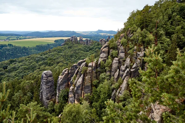 Hermoso Paisaje Con Rocas Viejas Bosque Bastei Alemania — Foto de Stock