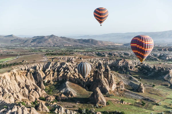 Hot air balloons flying above majestic goreme national park, cappadocia, turkey — Stock Photo