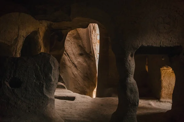 Vue panoramique à l'intérieur de la grotte en célèbre cappadoce, dinde — Photo de stock