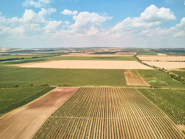 Vista aérea de campos e céu azul com nuvens, República Checa — Fotografia de Stock