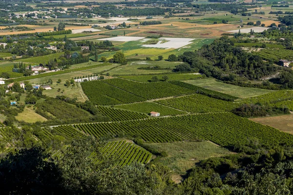 Aerial view of beautiful green fields and houses in provence, france — Stock Photo