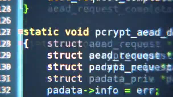 Програма коду прокручується на екрані комп'ютера — стокове відео