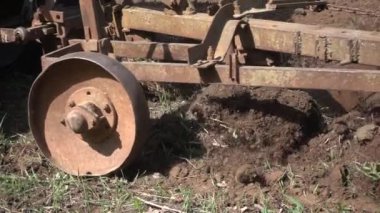 pulluk zemin saban. Yavaş çekim