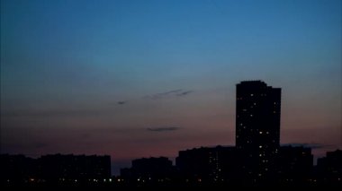 Akşam şehre düşüyor. Zaman turları