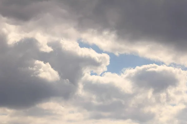 Nuages Blancs Contre Ciel Bleu — Photo