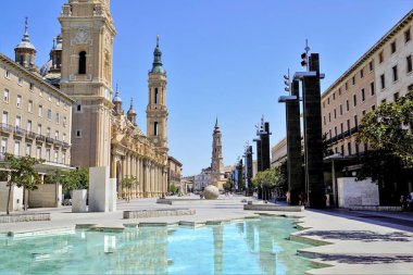 Kare Pilar, Zaragoza, İspanya bak.