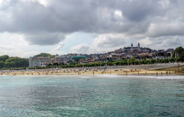 Panoraması Beach midyesi, Sansebastian, İspanya.