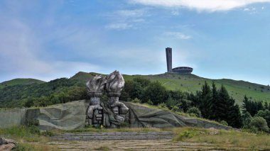 Mount Buzludzha, Bulgaria.The anıt heykel sabrıyla Panoraması Stara Planina 