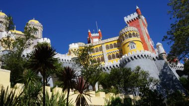Ulusal Pena Sarayı tarzında bir romantizm, Sintra, Portekiz.