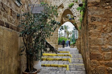 Yafo, İsrail şehrinin tarihi merkezinde renkli sokak.
