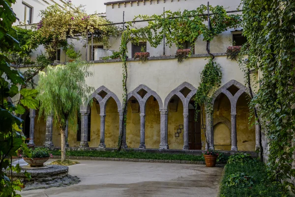 Patio Interior Del Monasterio Franciscano Sorrento Sur Italia — Foto de Stock