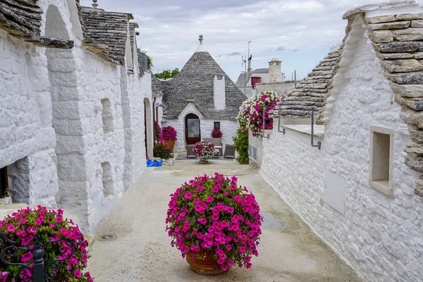 05_イタリア アルベロベッロのTrulli Alberobelloと呼ばれる丸い家の町の断片 — ストック写真