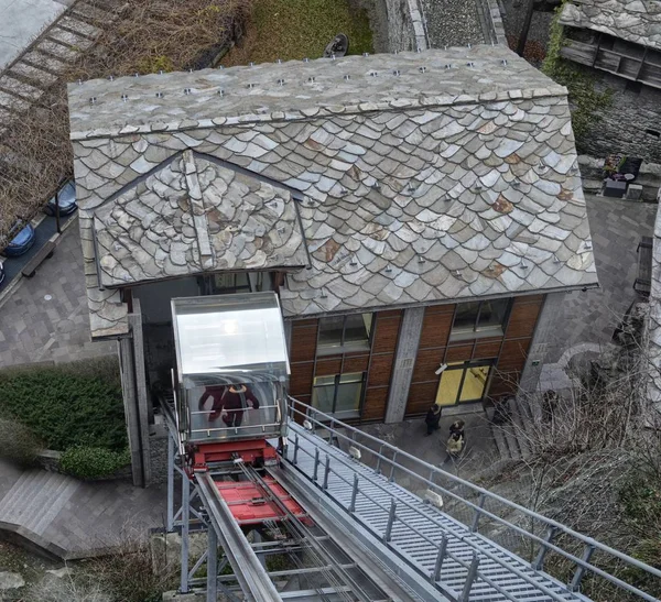 复堤吟游诗人 山谷区 意大利 2016年12月 这里奇迹摄制了复仇者年龄 Ultron 全景电梯有一个完全水晶小屋 给一个地方的特权视图 — 图库照片