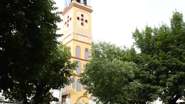 イタリア ピエモンテ州 トリノ 2018 教会の聖母の参政権とサンタ ツィタ メートル その鐘タワーは第五トリノの街の最高峰 下から上への動き — ストック動画