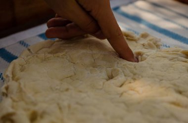 Ham, yumuşak ve yumuşak ekmek karışımı, günaha parmakla dokunma için güçlüdür. Yüzey hoş ve annesi Maya gibi kokuyor: iştah açıcı!